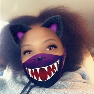 Meet your Posher, Akia